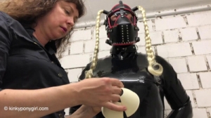 Anna Rose and Stephanie [2020,torture,latex,BDSM][Eng]