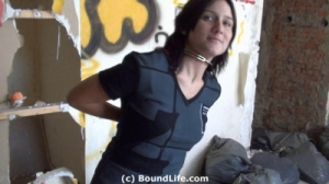 Choking neck cuff in abandoned house [BDSM][Eng]