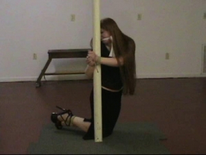 Midian: Kneeling against the pole [BDSM,BDSM,Rope,Bondage][Eng]