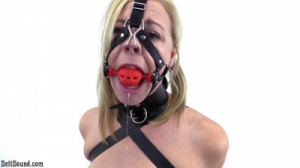Lucy Lauren – armbinder and hose hook harness gag [BDSM][Eng]