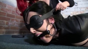 Tight bodnage, domination and hogtie for naked brunette [2021,BDSM][Eng]