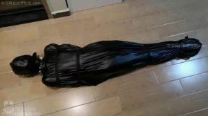 The maid's tight sleeping bag [2020,BDSM Latex,Rubber,Bdsm,Latex][Eng]
