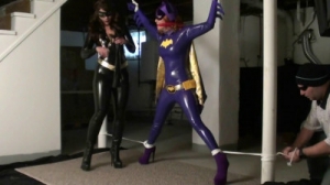 Batgirl Caught in Catwomans' Lair! [BDSM Latex,BDSM,Bondage,Rope][Eng]