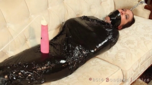Gianna vs. The Mummy Chains [BDSM][Eng]