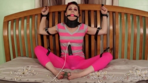 Viorica vs. The Creaking Bed [BDSM][Eng]