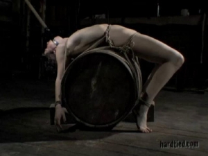 Anna Rose - The Barrel [BDSM,Bondage,BDSM,Suspension][Eng]