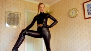 Girl in rubber play with herself part ft7532 [BDSM Latex][Eng]