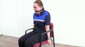 Dutch policewoman Roxy handcuffed to a chair [2023,BDSM,Bondage,Rope,BDSM][Eng]