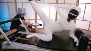 White latex doll gets her physical workout session with orgasm [BDSM Latex,Matilda James,Latex,Rubber,Fetish][Eng]