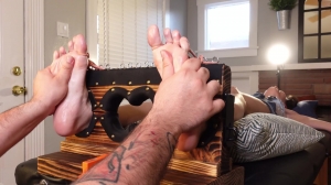 TheTickleRoom – Trans Brigittes Big Foot Begging