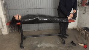 FetishGarage – Mummified feet brushing