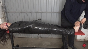 FetishGarage – Mummified feet brushing FetishGarage – Mummified feet brushing