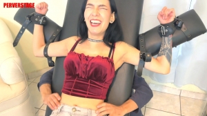 Perverstage – Lilly's desperate laughter