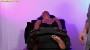 RandomSoleEncounters – Pro-Wrestler Meets Her Match! – Nylon and Bare Foot Tickling Hysterics! RandomSoleEncounters – Pro-Wrestler Meets Her Match! – Nylon and Bare Foot Tickling Hysterics!