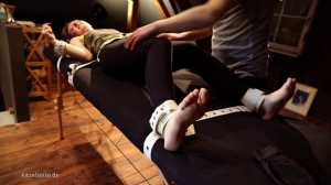 KitzelseiteTickleFun – Kovaluna gets tickled on the strap table