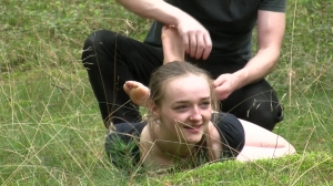 KitzelseiteTickleFun – Tickling in the forest – spontaneous tickling KitzelseiteTickleFun – Tickling in the forest – spontaneous tickling
