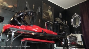 THE COUNTESS NYX - Latex Submission And Edging
