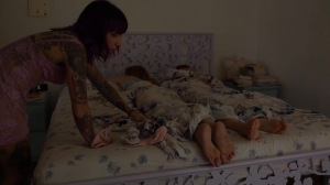 TicklingAndLaughingExperiences – Liz and the remedy against boredom
