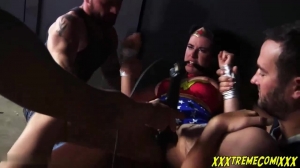 XXXtremeComiXXX – Wondergirl Vs The Bank Robbers