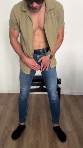 Athleteballbusting - Squeeze That Ballsack-BallAbuse