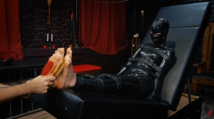 RFStudioProduction – Anna Luna in Latex – Barefoot Tickling and Slow Undressing- mf, TicklingFeet