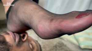 GG Foot Domination - Huge and irresistible foot odor-Fetish