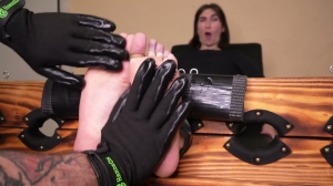 TheTickleRoom – Genevieves First Time Big Foot Tickle!- mf, TicklingFeet