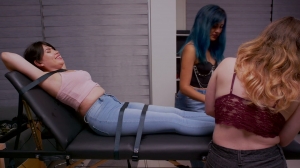 BeneathMyFeet – TICKLING ROULETTE- fff, HD, TicklingFeet, TicklingUpperBody