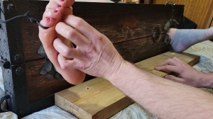 CallieSmith25Tickling – Callie Smith bafefoot oiled tickling- mf, TicklingFeet