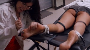 BeneathMyFeet – LUNA'S ANXIETY THERAPY- ff, HD, TicklingFeet