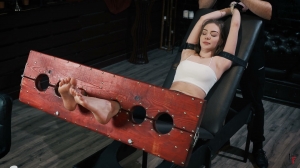 RFStudioProduction – Chatty Jessica – First-Time Foot Tickling and Massage- mf, TicklingFeet, Tic...