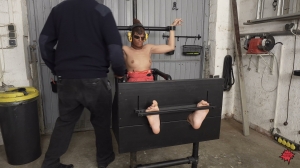 FetishGarage – Extreme tickling in our new foot pillory- mf, TicklingFeet
