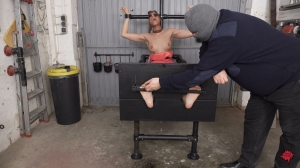 FetishGarage – Extreme tickling in our new foot pillory- mf, TicklingFeet